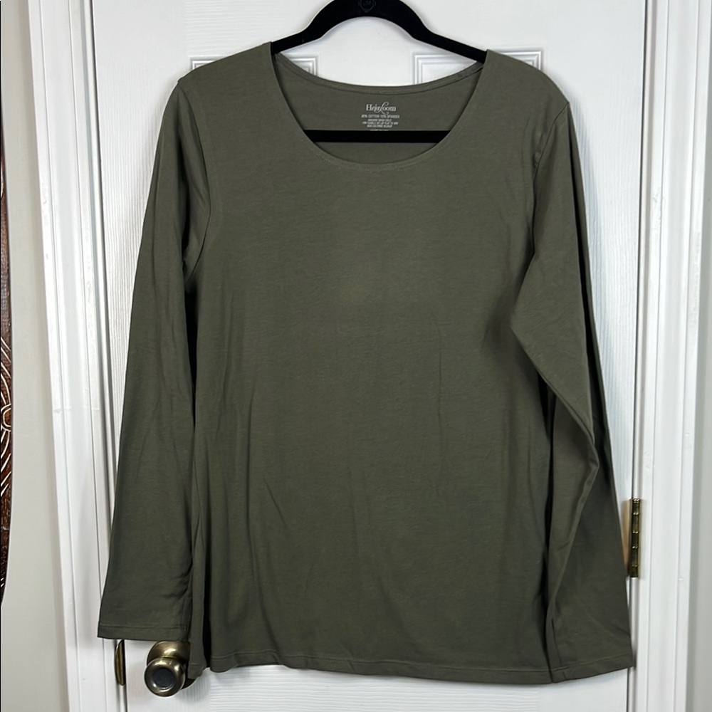 HeirLoom army green long sleeved tee shirt size XL. 90% cotton. Made USA